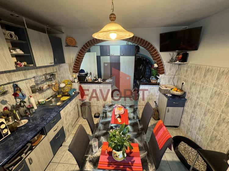 Apartament cu 3 camere semidecomandat, mobilat în Circumvalațiunii