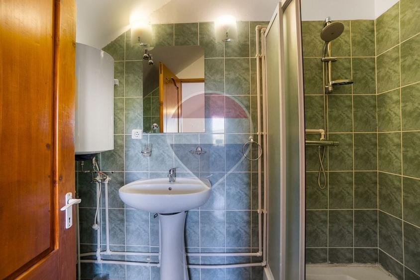 Casă individuală cu 5 camere cu Teren 1204 Mp în Fundata