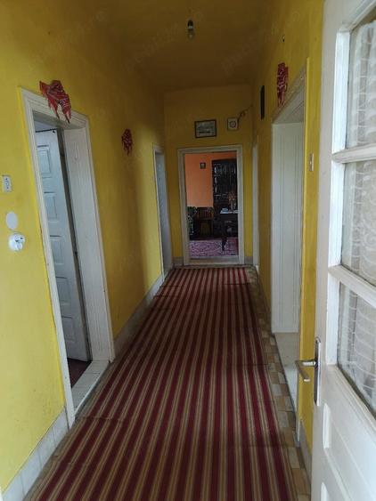 Casă cu 2 camere cu Teren 220 Mp în Central