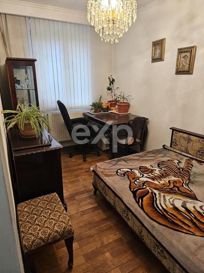Apartament cu 3 camere semidecomandat, mobilat în Craiovei
