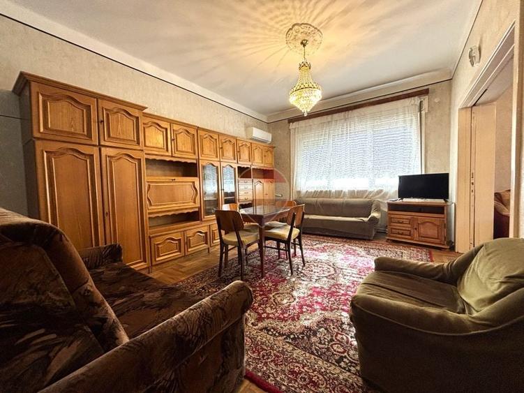 Apartament cu 4 camere decomandat, mobilat în Periferie