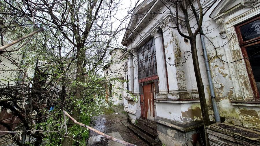 Casă individuală cu 16 camere cu Canalizare în Unirii