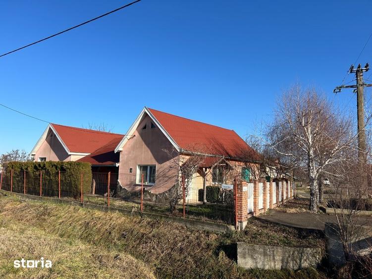 Casă cu 4 camere cu Teren 1370 Mp în Valea lui Mihai