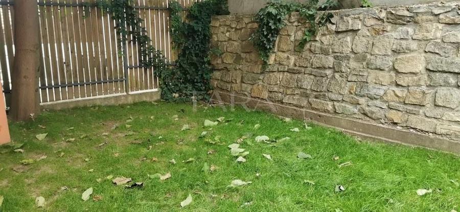 Casă individuală cu 4 camere cu Canalizare în Central