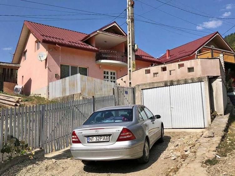 Casă cu 4 camere în Oanțu