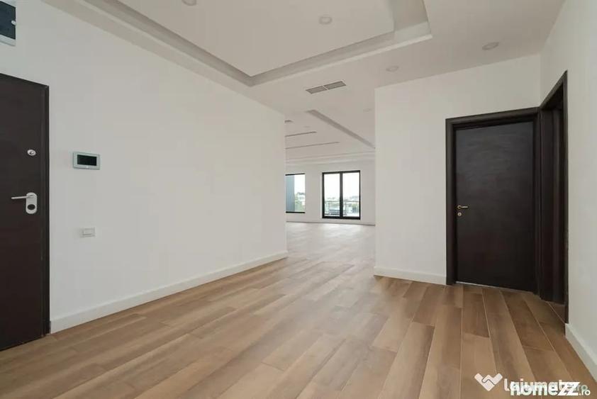 Apartament cu 4 camere decomandat în Nordului