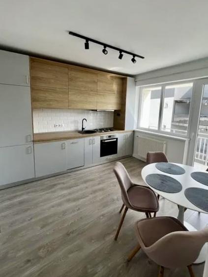 Apartament cu 3 camere decomandat, mobilat în Cetate