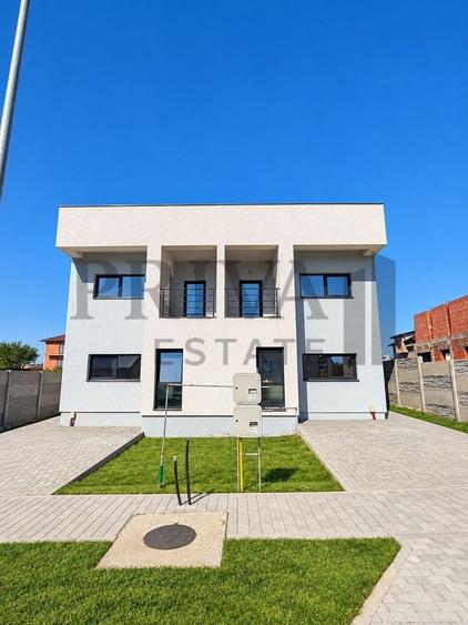 Duplex cu 4 camere cu Canalizare în Giarmata