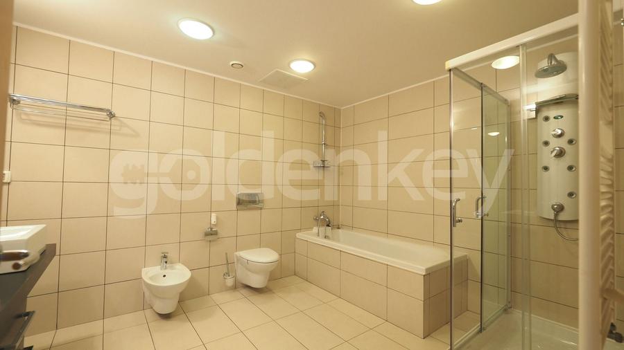 Apartament cu 3 camere semidecomandat, mobilat în Primăverii