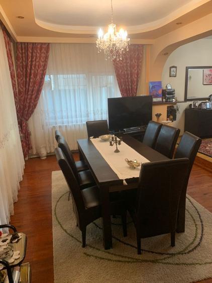 Casă cu 5 camere cu Teren 530 Mp în Central