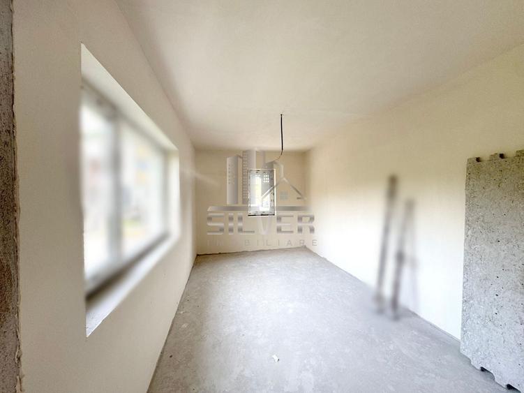 Duplex cu 5 camere cu Canalizare în Câmpului