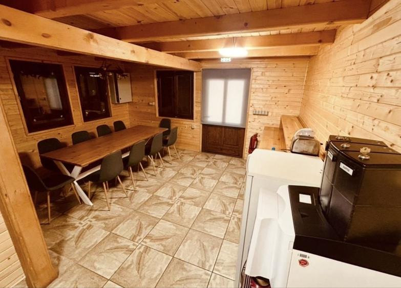 Casă cu 4 camere în Andreneasa
