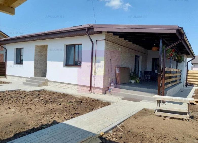 Casă cu 3 camere cu Teren 500 Mp în Săbăreni