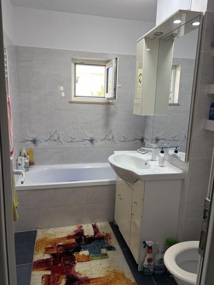 Apartament cu 3 camere decomandat în Sud