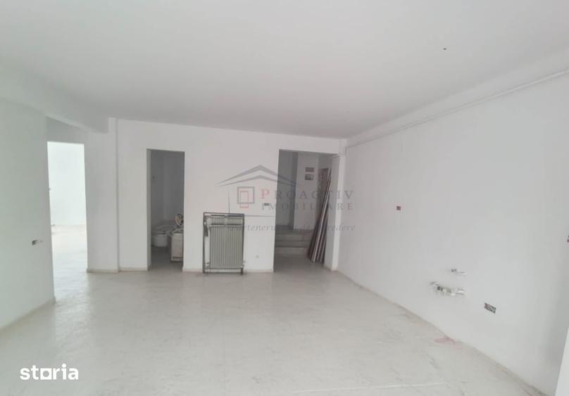 Apartament cu 3 camere decomandat în Șcheia
