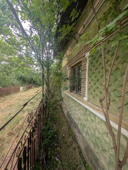 Casă cu 2 camere cu Teren 2000 Mp în Petrești