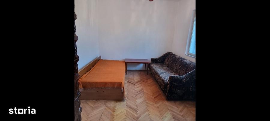 Casă cu 4 camere cu Teren 1007 Mp în Central