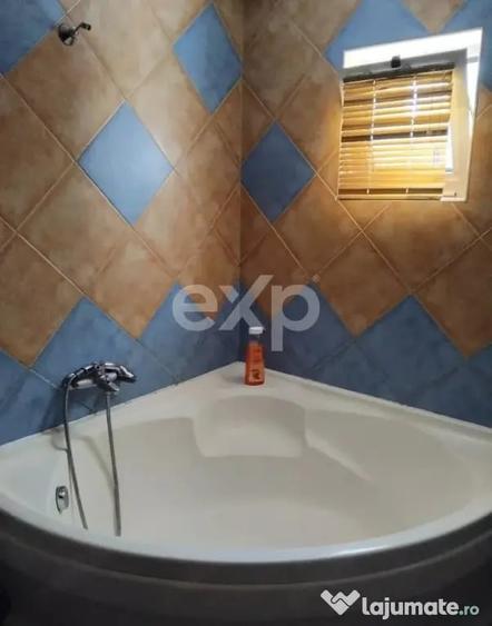 Apartament cu 3 camere semidecomandat în Plopilor