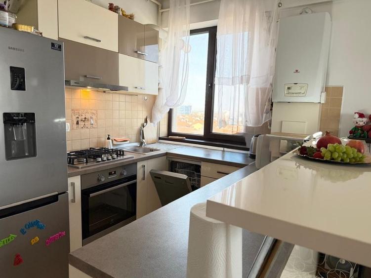 Apartament cu 3 camere decomandat în Palazu Mare