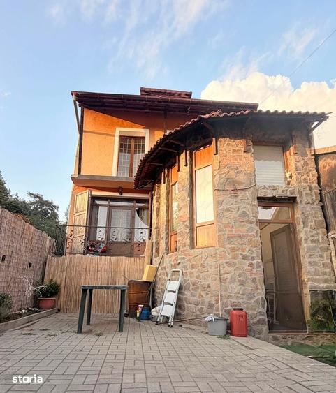 Casă cu 4 camere cu Teren 552 Mp în Central