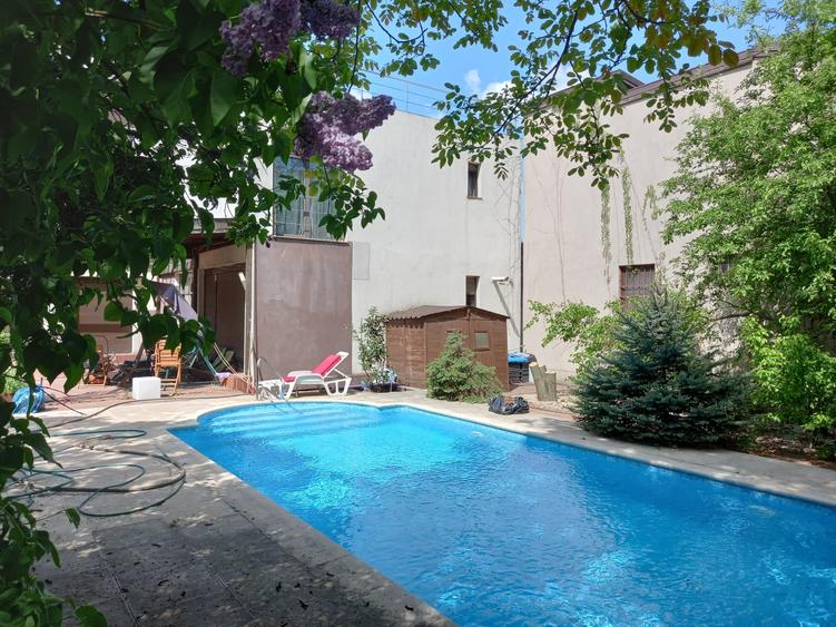 Casă cu 6 camere cu Piscina în Drumul Taberei