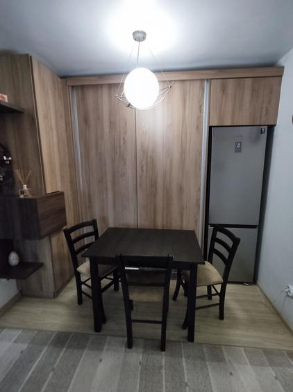 Apartament cu 2 camere decomandat în Podu Roș