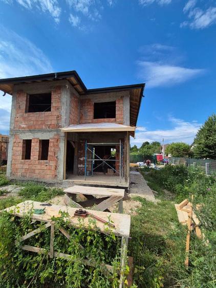 Casă cu 4 camere în Vișani