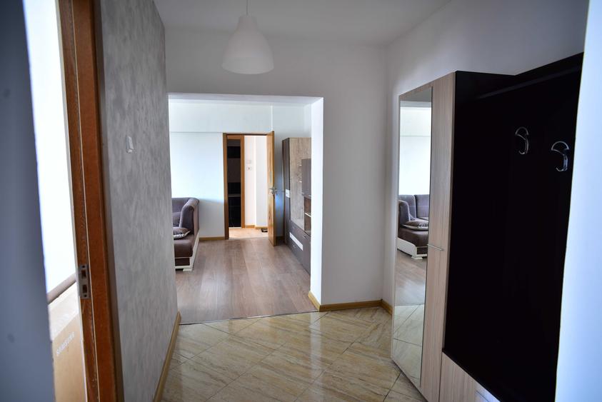 Apartament cu 3 camere semidecomandat în Muncii