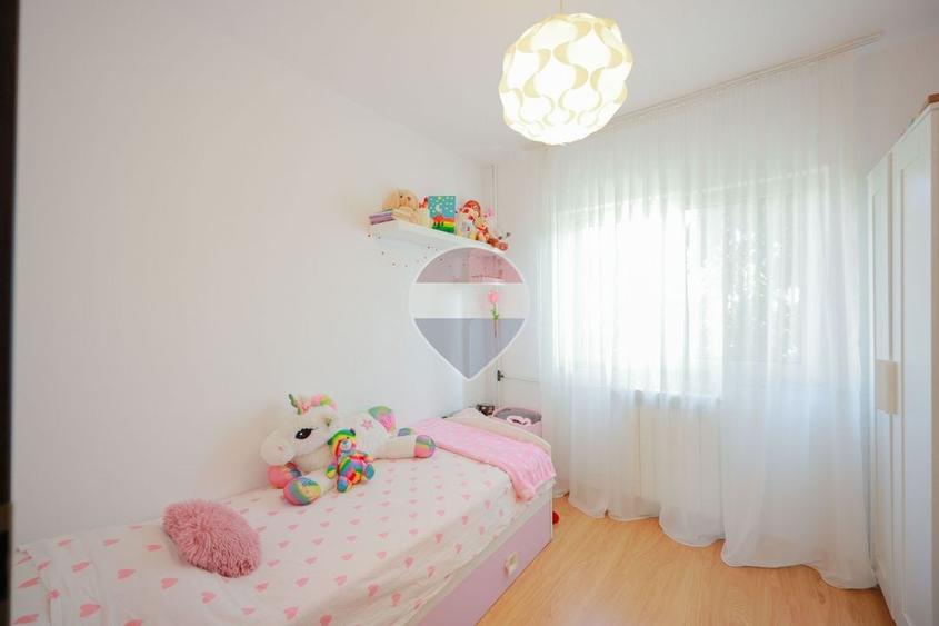 Apartament cu 4 camere decomandat în Rogerius
