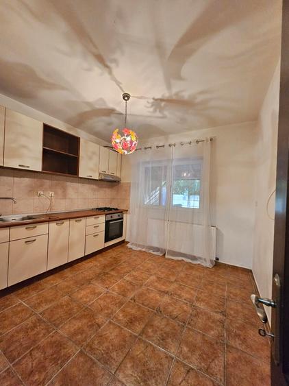 Duplex cu 3 camere cu Canalizare în Iancu Nicolae
