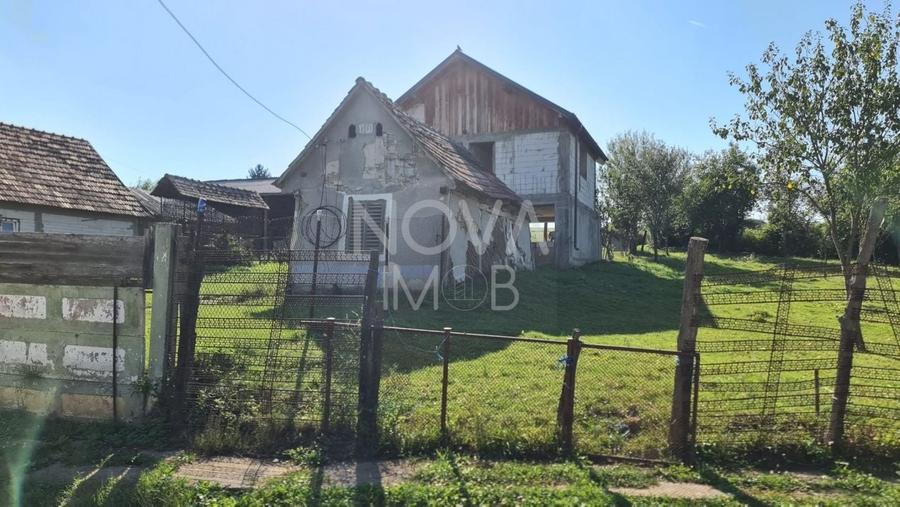 Casă individuală cu 3 camere cu Canalizare în Marpod