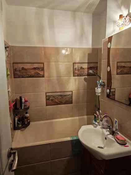 Apartament cu 3 camere semidecomandat în Crig