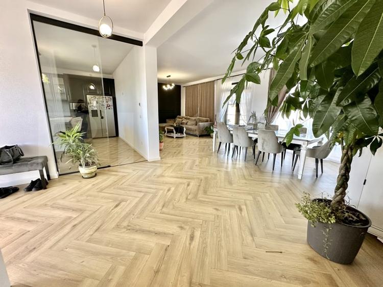 Casă individuală cu 4 camere cu Canalizare în Micești