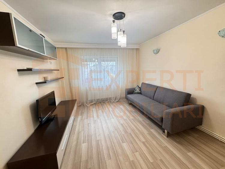 Apartament cu 4 camere decomandat, mobilat în Casa de Cultură