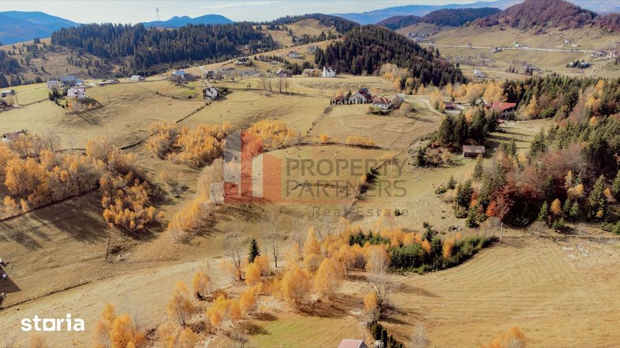 Teren de 4681 mp, în Fundata