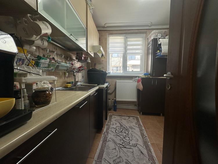 Apartament cu 3 camere decomandat în Banca Națională