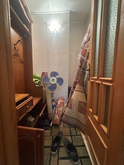 Apartament cu 3 camere semidecomandat în Buzaului