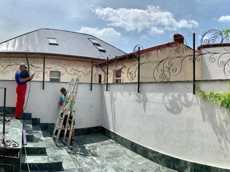 Casă individuală cu 6 camere cu Canalizare în Tineretului