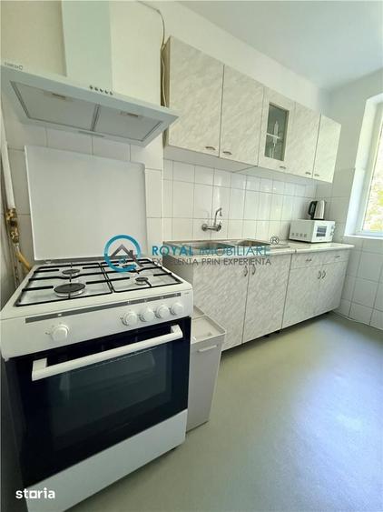 Apartament cu 3 camere semidecomandat în Democrației