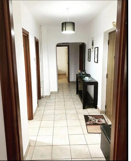 Apartament cu 3 camere decomandat în Nerva Traian