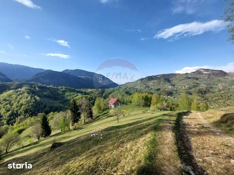 Teren de 1798 mp, în Moieciu