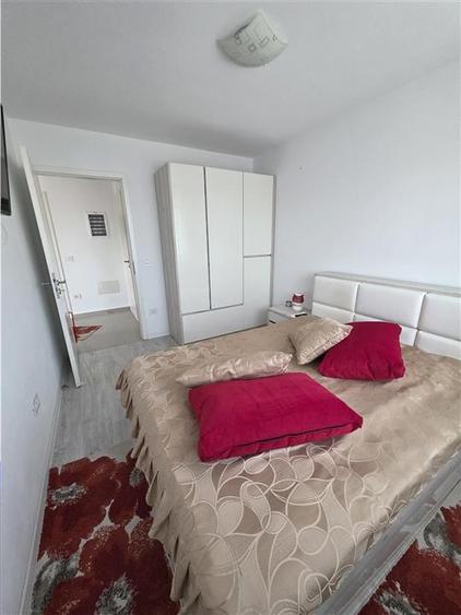Apartament cu 2 camere decomandat, mobilat în Tractorul