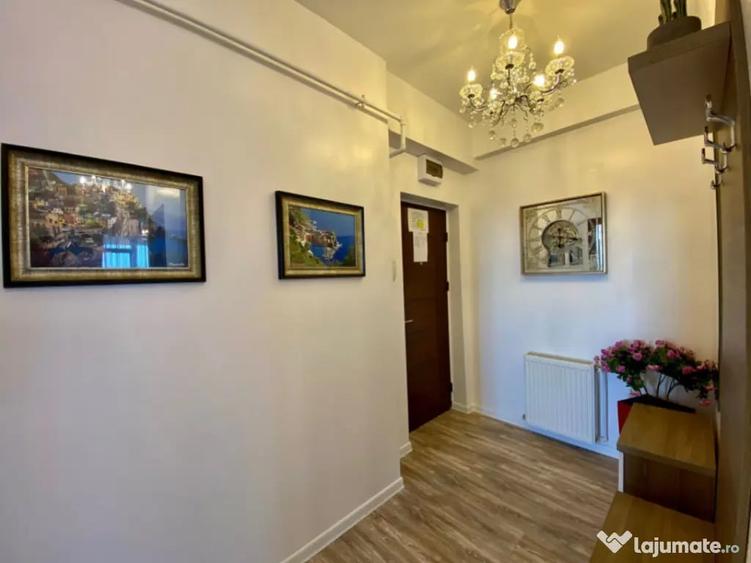 Apartament cu 3 camere decomandat în Mamaia