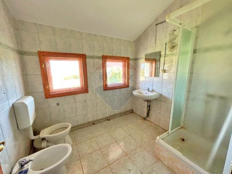 Spațiu comercial, de 728 mp, în Periferie