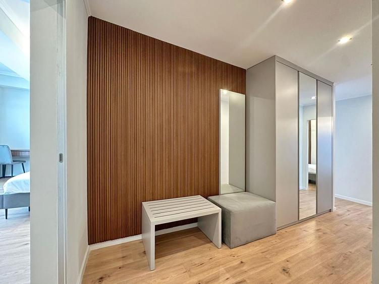 Apartament cu 3 camere decomandat, mobilat în Central