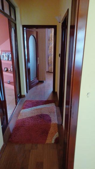 Casă cu 5 camere cu Teren 1600 Mp în Nădab