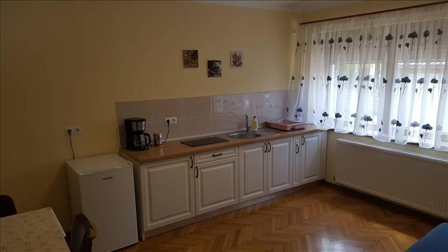 Casă cu 3 camere cu Canalizare în Periferie