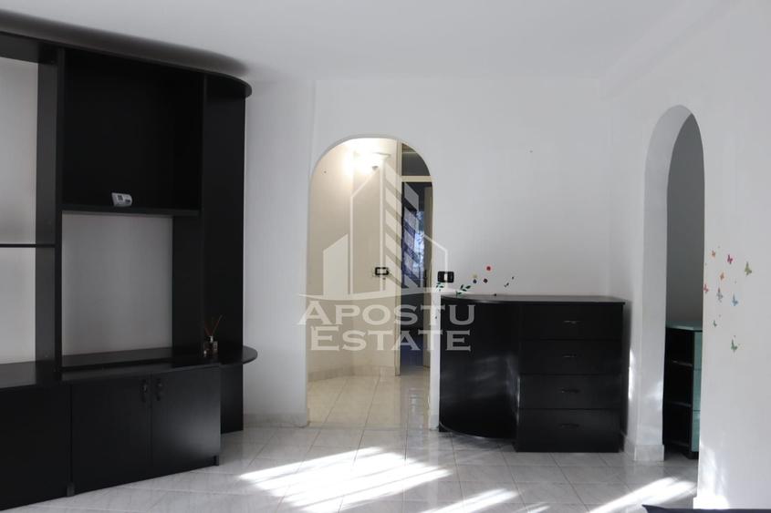 Apartament cu 3 camere decomandat, mobilat în Micălaca