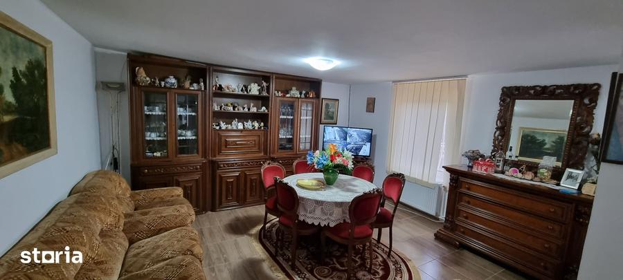 Casă cu 4 camere cu Teren 1400 Mp în Mihai Eminescu