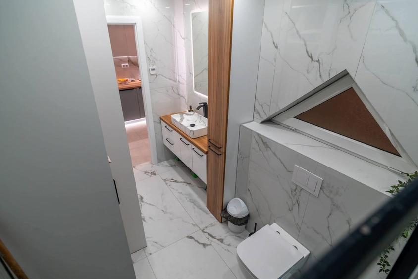 Apartament cu 3 camere decomandat în P-ța Maria